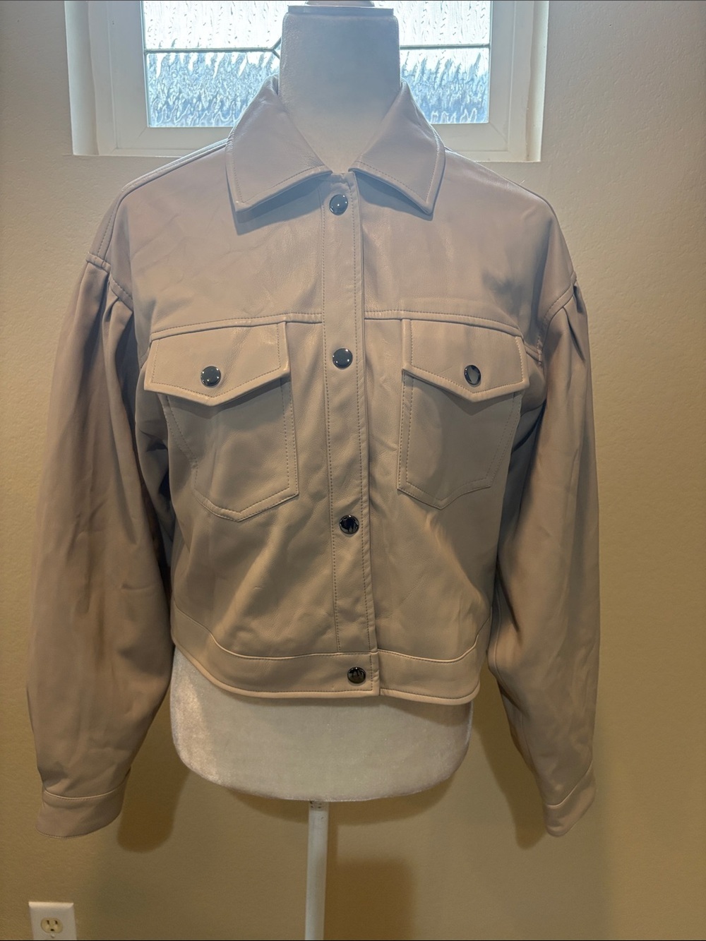 T Tahari Light Beige Cropped Faux Leather Button-Front Puffed Sleeve Jacket